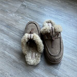 UGG Moccasin